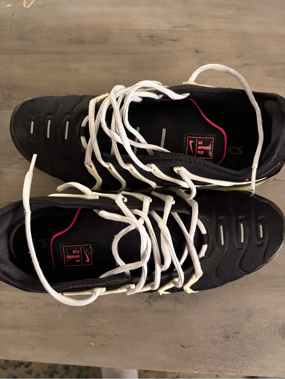 Nike Men’s Black Sneakers with White Laces and Pink Accent